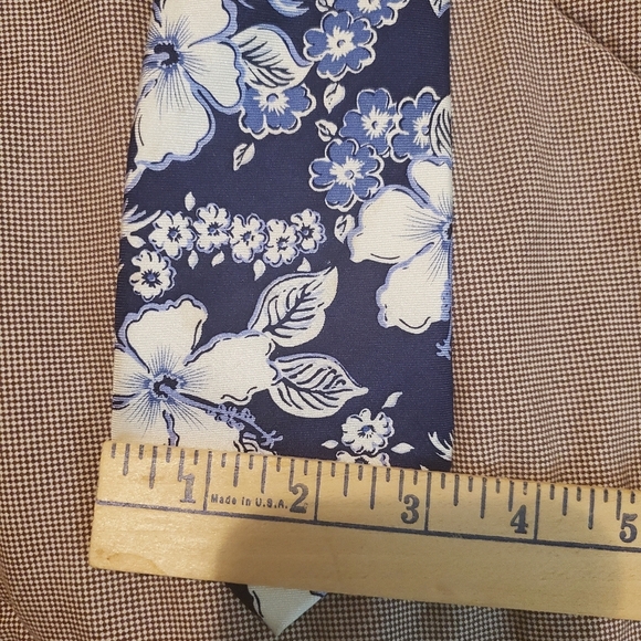 Mens Tommy Hilfiger Silk Hawaiian Navy Blue Hibiscus Print Neck Tie 3"x 57" - Picture 4 of 4